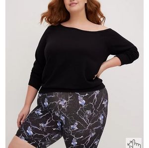 NWT Torrid Villians Bike Shorts, Size 4.